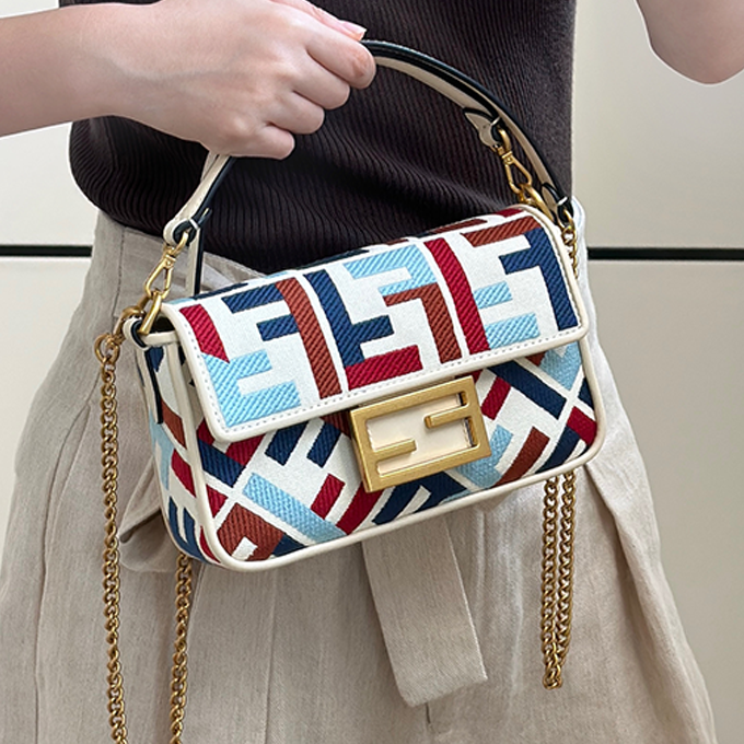 fendi baguette mini embroidered shoulder handbag